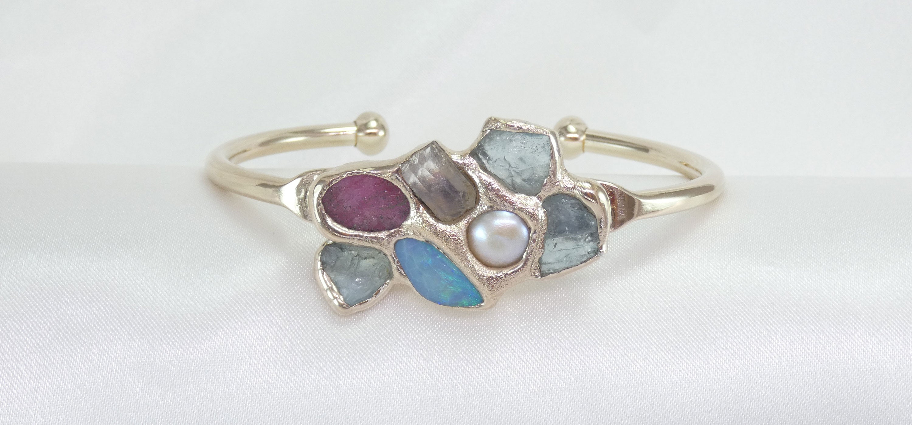 Mother’s Birthstone Jewelry: A Meaningful Gift Guide