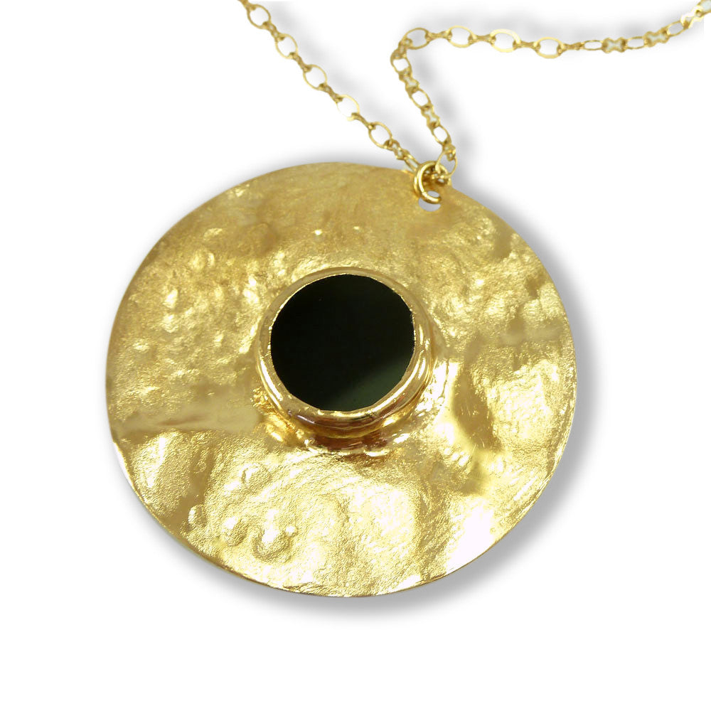 Onyx and Gold Pendent Necklace.