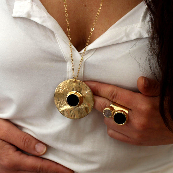 Onyx and Gold Pendent Necklace.