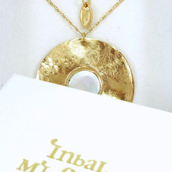 Gold Pearl Necklace.