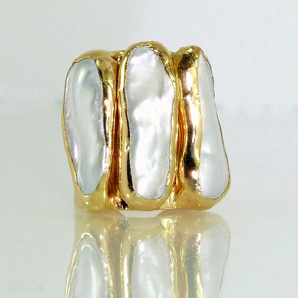 Statement Pearl Ring.