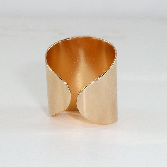 Statement Pearl Ring.