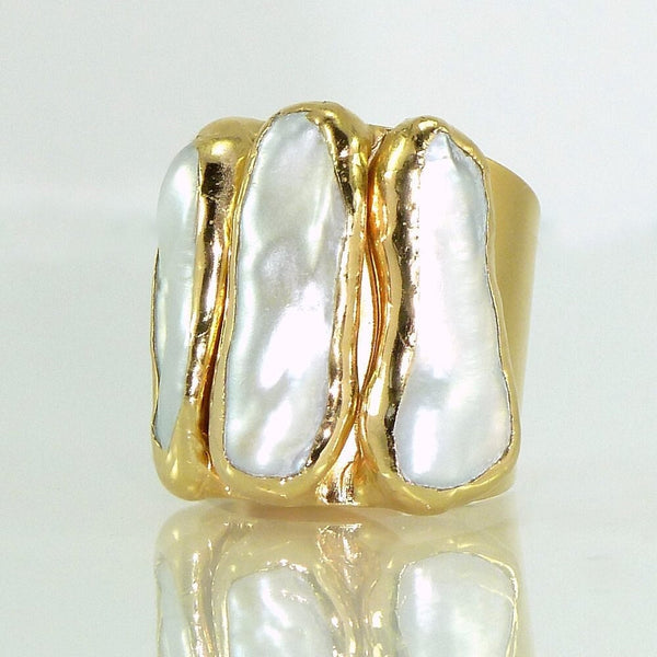 Statement Pearl Ring.